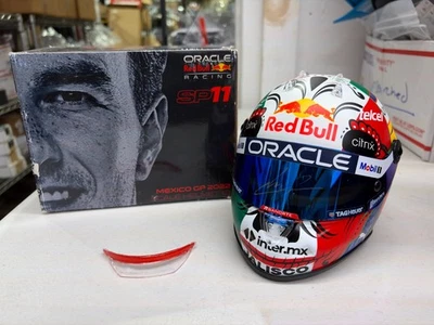 Capacete Red Bull 2022 México F1 GP escala 1/2 assinado por Sergio Perez na caixa - Imagem 1 de 4