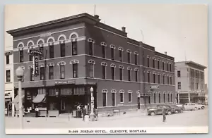 Echt Foto Postkarte Glendive Montana Jordan Hotel alte Autos Geschäfte RPPC - Bild 1 von 2