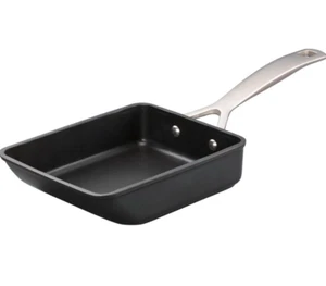 Le Creuset TNS Egg Pan 962601-00 NEW kitchen Goods Cooking wear JAPAN / Fedex - Picture 1 of 4