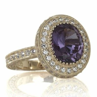 Anillo con marco de halo alejandrita y diamante simulado chapado en oro amarillo de 14K plateado Foto 1 de 2