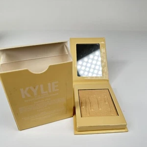 Kylie Cosmetics Pressed Illuminating Powder Banana Split - Picture 1 of 4