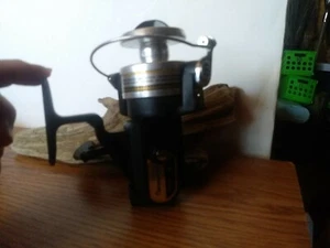 Carrete giratorio de acción ligera/media Johnson Chairman 830 de colección - Imagen 1 de 10