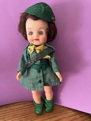 De Colección Terri Lee Niña Scout Uniforme, Bufanda, Sombrero, Faja, Zapatos, Calcetines Muñeca 8" Foto 1 de 2
