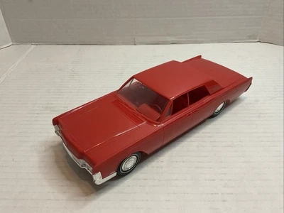 1968 Lincoln Continental Cranberry Red 1/25th Dealer Promo Model Car (51) - Image 1 of 4