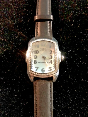 Reloj Invicta Lupah 29mm Esfera MOP Tono Plateado Rectángulo 13612 Batería Nueva Foto 1 de 4