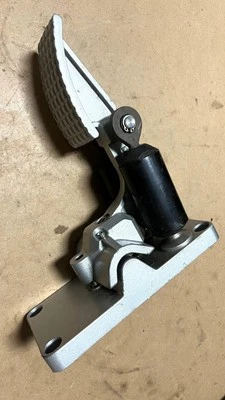 LIEBHERR Pedal 12400401 FS-LSB/1RH/LH11/MR - Image 1 of 4