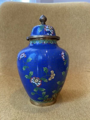 Jarrón antiguo raro de finales del siglo XIX chino de latón azul cloisonné con tapa Foto 1 de 4