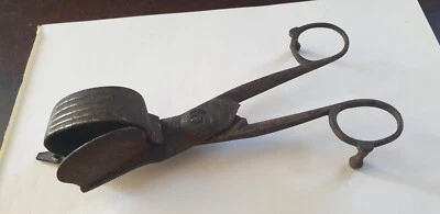 MOUCHETTES A BOUGIE ANCIENNE CISEAU A BOUGIES CISEAUX XVIIIeS DANS SON JUS - Photo 1/4