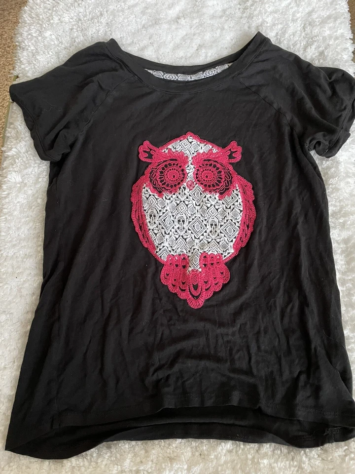 Xhilaration 女孩尺寸 L 黑色猫头鹰设计短袖 T 恤。 很棒的材料 — 第 1/4 张图片