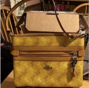 COACH Gallery Pouch In Horse and Carriage Print Yellow Multi F79944 New - Picture 1 of 7