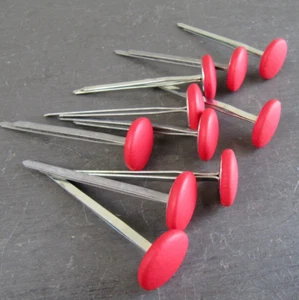 Faux Leather Prong/Clinch Back Red Vinyl Covered Upholstery Buttons x 10 - Picture 1 of 8