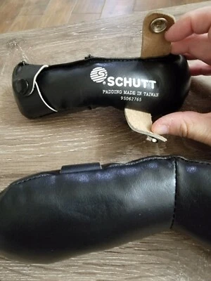 Schutt Umpire Face Mask Replacement Pads Pair with Snaps All Black Top & Bottom - Image 1 of 4