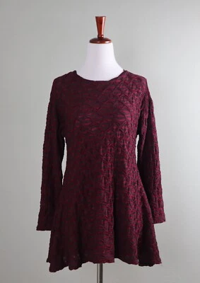 Camiseta túnica CORTE SUELTA $92 roja gris texturizada elástica ondulada swing talla XS Foto 1 de 4