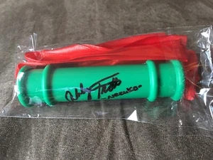 Cazador de demonios Nezuko Kamado firmado cosplay bambú pipa utilería autógrafo Abby Trott - Imagen 1 de 4