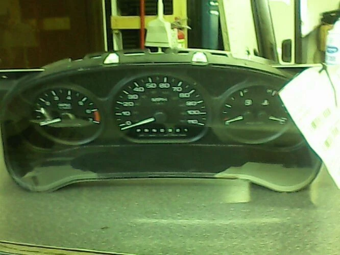 Grupo de velocímetro US ID 9387733 compatible con 01-03 SILHOUETTE 623964 Foto 1 de 4