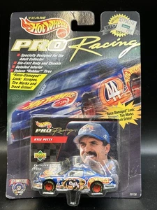 Hot Wheels Pro Racing NASCAR Driver Kyle Petty's #44 Auto "Race-Damaged" ansehen - Bild 1 von 2