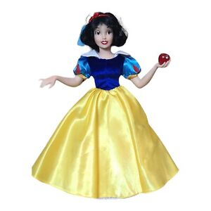 Stunning DISNEY Snow White Ashton Drake Doll 14inch. Fingers damaged