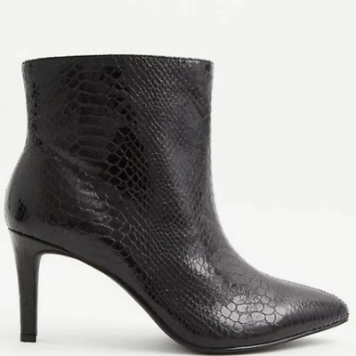 Botín de mujer Torrid 8,5 W estampado de piel de serpiente punta acolchada cuero vegano nuevo con caja Foto 1 de 4