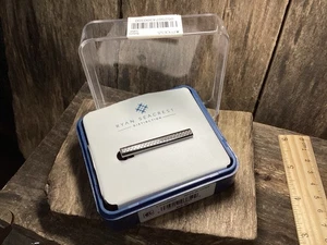 Ryan Seacrest Krawattenklammer Verschluss verpackt aus Macy’s USA - Bild 1 von 10