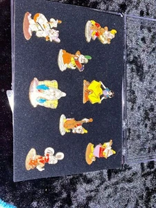 Vintage Schneewittchen Pin Set 8 Teile Disney - Bild 1 von 3