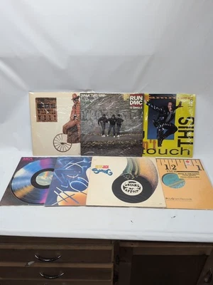 Lot(7) Hip Hop, Rap, R&B 12 Inch Singles: MC Hammer, Run DMC, Kool Mo Dee - Image 1 of 4