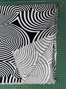 Reststück 70 cm  Viskose-Jersey SCHWARZ-WEISS 155 cm breit Kreise SALE - Bild 1 von 2