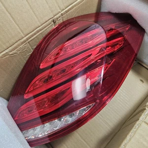 Luz trasera derecha para Mercedes Benz W205 Clase C 2015-2018 C300 C250 C200 - Imagen 1 de 1
