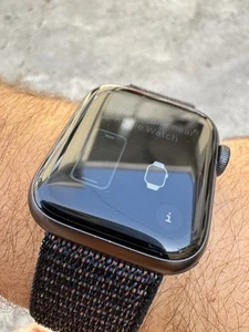 Apple Watch SE GPS 40mm Cassa di Alluminio in Grigio Scuro, 85% Batteria - Zdjęcie 1 z 21