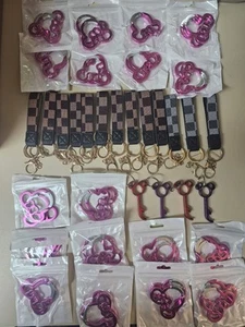 36x Mickey-Shaped Pink Metal Keychain Carabiner With 17 Keychains - Picture 1 of 1