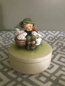 M J Hummel Playmates Junge Kaninchen Schüssel Schmuck Box Deckel Vintage Pulver Süßigkeiten - Bild 1 von 7