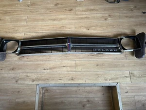 HOLDEN HK GRILL GRILLE MONARO KINGSWOOD HEADLIGHT SURROUNDS BADGE. - Picture 1 of 15