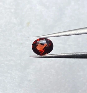 0.40 CTS BRIGHT RED OVAL CUT, NATURAL GARNETS, 5 X 4 MM VVS/VS UNTREATED - Bild 1 von 2