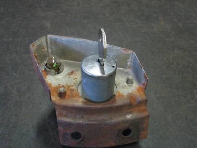 1947 1948 1949 1950 1951 1952 1953 CHEVROLET TRUCK IGNITION SWITCH WITH KEY - Image 1 of 4