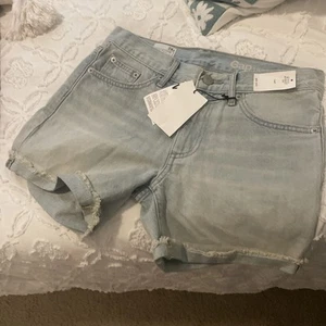 Gap 1969 Womens Sexy Boyfriend Shorts Size 24P Cuffed Distressed Denim NWT - Picture 1 of 4