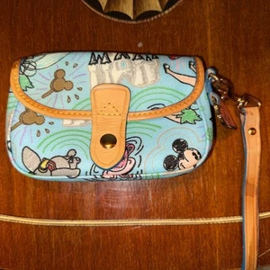 Disney World Disneyland DOONEY & BOURKE WRISTLET WALLET Genuine 2010 - Picture 1 of 4