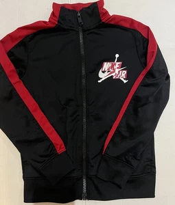 Nike Air Jordan Trainingsjacke Jungen 4/5 Jahre mit Reißverschluss - Bild 1 von 2