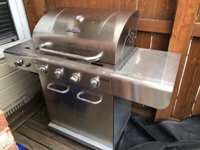 Parrilla de propano líquido Char-Broil Performance Series 4 quemadores acero inoxidable Foto 1 de 4