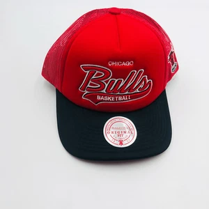 Nueva gorra roja con logotipo de Mitchell & Ness Bulls unisex ajuste original gorra SnapBack - Imagen 1 de 6
