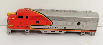 HO SCALE / UNBRANDED / SANTA FE / DIESEL LOCOMOTIVE #4015 / SHELL / PART #61 - Image 1 of 4