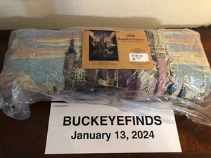 Disney Parks 50° Anniversario Arazzo Tessuto da Appendere a Parete Castello di Cenerentola NUOVO - Foto 1 di 2