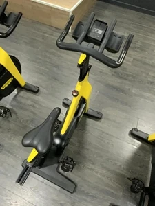 Technogym Group Cycle Ride überdachtes Schwungrad (D92RNN) gelb - Bild 1 von 3