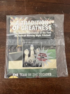 Tradition of Greatness Magazin Oakland Raiders Team of the Decades NFL versiegelt - Bild 1 von 4