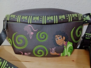 Disney Parks x Loungefly Encanto BRUNO Glow in the Dark Bauchtasche Bauchtasche - Bild 1 von 6