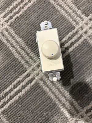 Control de volumen de altavoz de pared de 1 velocidad Niles Foto 1 de 3