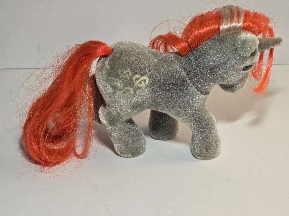 De colección My Little Pony 1986 G1 So Soft Pretzel Twist Unicornio Flocado Difuso MLP Foto 1 de 4
