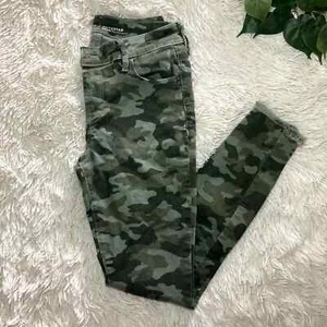Old Navy Rockstar mid-rise army print jeans - Picture 1 of 11