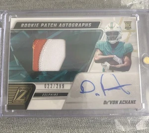 DeVon Achane RPA 2023 Zenith 22/299 Auto Autograph Rookie RC Signature Dolphins - Bild 1 von 2
