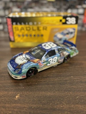 Elliott Sadler 2006 M&M’s/ Pirates Of The Caribbean Dead Man’s Chest 1/24 Action - Image 1 of 4