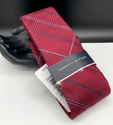 Corbata de poliéster Tommy Hilfiger para hombre ~ roja ~ cuadros Callie ~ NUEVA PRECIO DE VENTA SUGERIDO POR EL FABRICANTE: $69.50 Foto 1 de 3