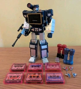 Transformers THF-01J Sonicwave with 6 Cassettes. masterpiece Soundwave - Picture 1 of 10